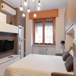 The Studio - Centrale Via Zuretti Appartement